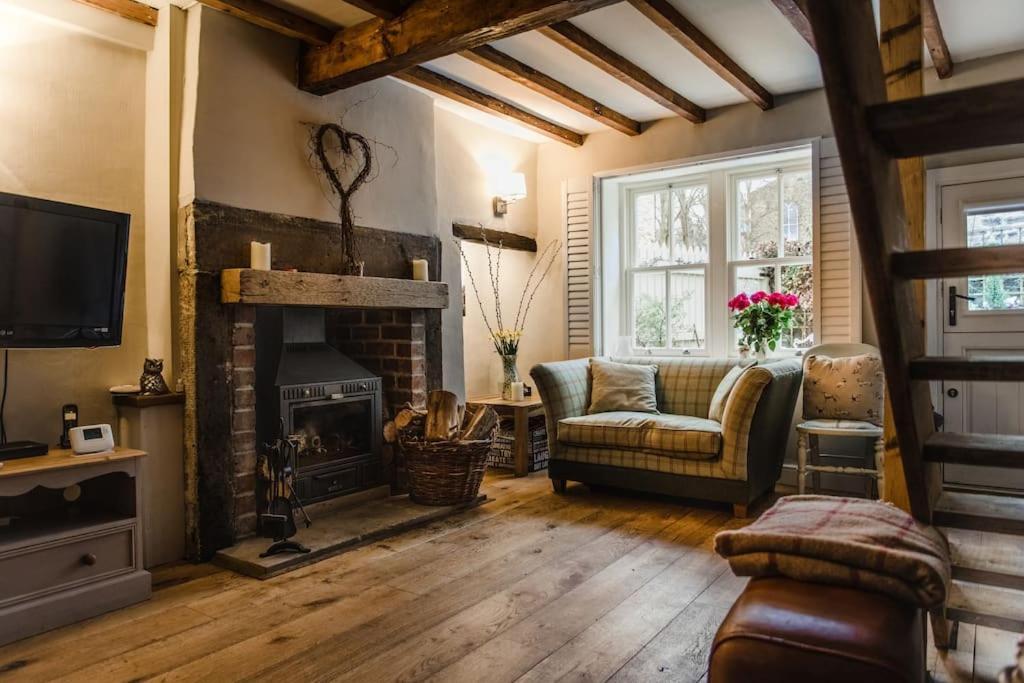 1800 Period Grade 2 Listed Cottage Addingham Esterno foto