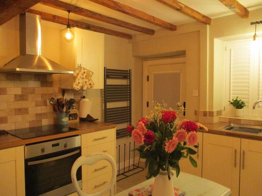 1800 Period Grade 2 Listed Cottage Addingham Esterno foto