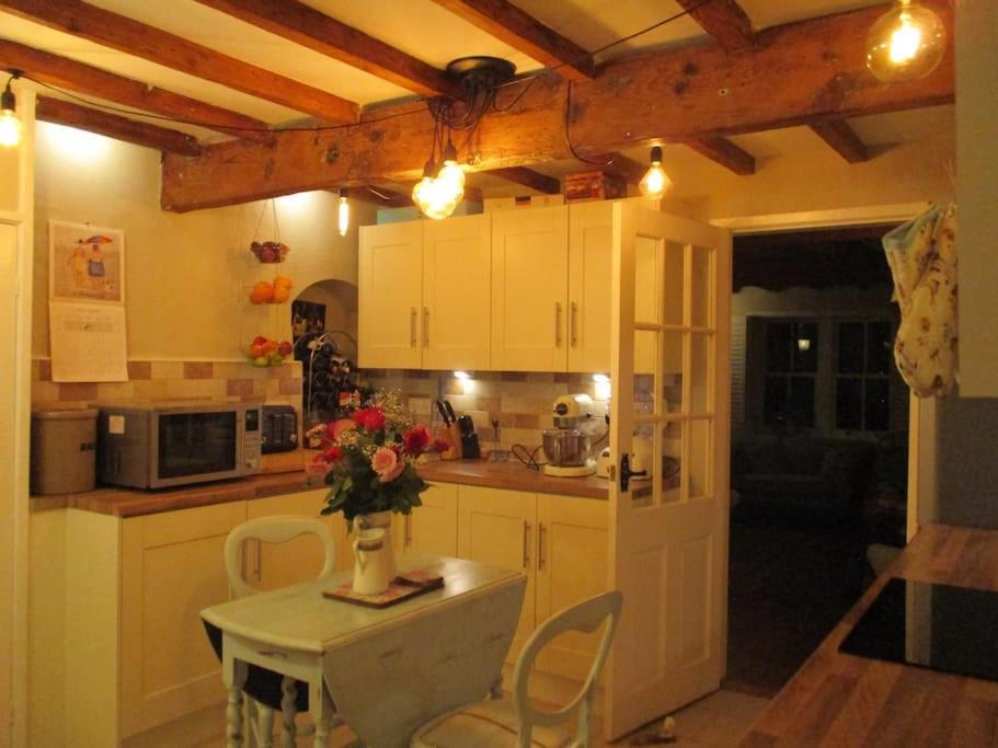 1800 Period Grade 2 Listed Cottage Addingham Esterno foto