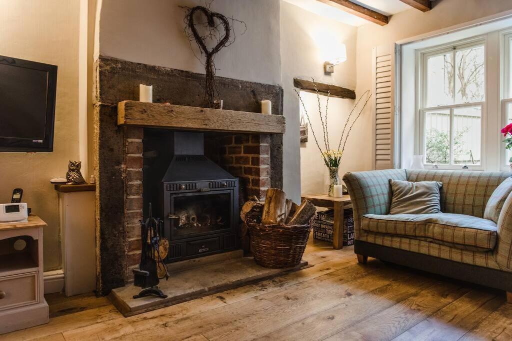 1800 Period Grade 2 Listed Cottage Addingham Esterno foto